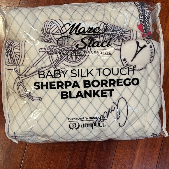 New in the Package Baby Blanket - Picture 2 of 3